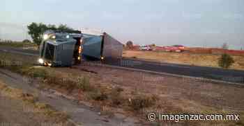 Se vuelca tráiler en la carretera Calera-Fresnillo - Imagen de Zacatecas, el periódico de los zacatecanos