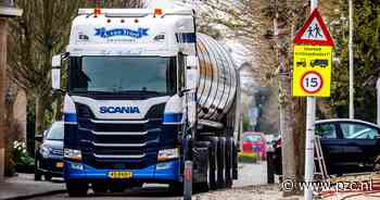 Dit polderdorpje heeft flink de balen van tractoren en vrachtwagens: 'Wat moet dat hier?' - PZC