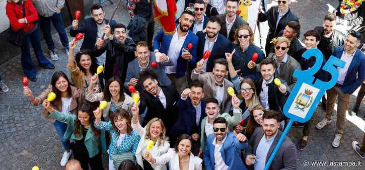 In seicento alla Festa delle Leve: così Boves è simbolo di speranza e rinascita - La Stampa