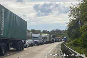 Cooking oil spillage causes traffic chaos on M25 - Dudley News
