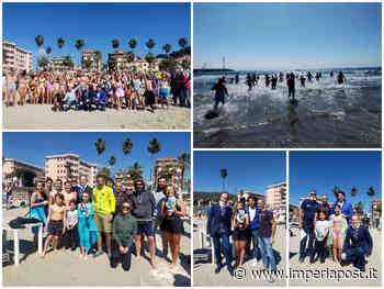 Andora: successo per la festa sulla spiaggia, oltre 50 persone al "Tuffo di Pasquetta" in mare /Le immagini - Imperiapost.it