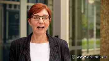 ACT poised to scrap isolation rules for household contacts after NSW, Victoria ditch quarantine