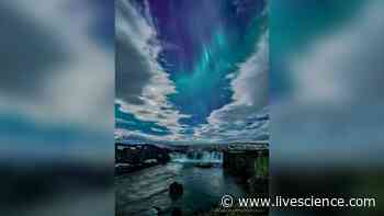 Stunning aurora glow above Iceland after 'dead' sunspot erupts - Livescience.com