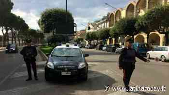 Aggredisce la ex moglie e lancia una transenna contro i carabinieri: arrestato - LatinaToday