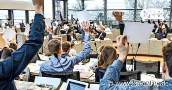 Jugendliche debattieren mit Kandidaten über Cannabis und E-Autos