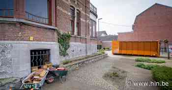 Puurs-Sint-Amands ruimt archief in oud gemeentehuis op: “Men gooit kostbare historische boeken weg” - Het Laatste Nieuws