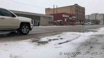 Saskatoon driving conditions 'challenging' after spring snowstorm