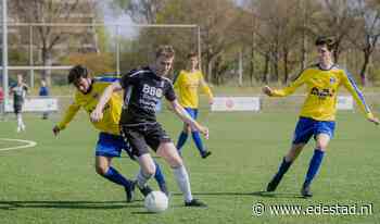 Advendo '57 staat op en verslaat Blauw Geel'55 na eclatante zege - Ede Stad