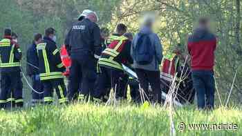 Salzbergen: Sportbootfahrer entdeckt Leiche in der Ems - NDR.de