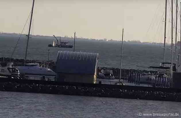 LWSPA M-V: Gekenterte Jolle mit zwei Personen im Wasser