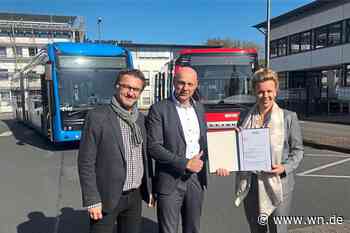 Geld für drei neue E-Bus-Ladestationen - Verkehrsministerin überreicht Förderbescheid