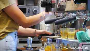 Customers asked to not leave bad reviews as staff shortages plague WA hospitality