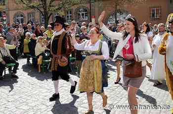 Saisonauftakt am Marktplatz in Volkach: Was die vielen Gäste glücklich machte und worauf sie sich freuen - inFranken.de