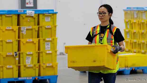Amazon opens Hamilton warehouse, announces 3 more in Ontario - CBC.ca