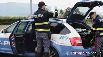 Pontedera, ha un malore in Fi-Pi-Li: lo salvano due poliziotti sotto gli occhi disperati della moglie - Il Tirreno