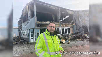 John Mol ziet zijn loods in 's-Heer Arendskerke in vlammen opgaan: 'Alles is verwoest' - Omroep Zeeland