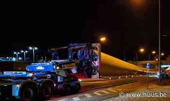 Spectaculair nachtelijk transport van wieken windturbine halen nieuwsgierige bewoners uit hun bed - NUUS
