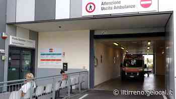 All'ospedale di Massa «un malato oncologico lasciato 5 ore in attesa». L'Asl: «Lo tenevamo sotto controllo» - Il Tirreno