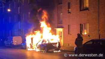 Duisburg: Autos plötzlich in Flammen! Polizei sucht Jugendgruppe - DER WESTEN