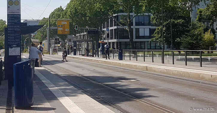 Heidelberg:  62-Jähriger schlägt 20-Jährigen in Straßenbahn