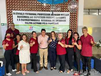 Rubens Marques participa de entrega de benefícios em escola de Anicuns | Portal da Alego - ALEGO