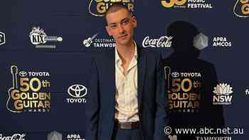 Tamworth Golden Guitar Award thrills bush balladeer Angus Gill, who pays tribute to music teacher - ABC News