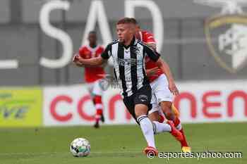 'Profetinha' de Cotia, fenômeno na base e mudança em Portugal: quem é Lucas Fernandes, reforço do Botafogo - Yahoo Esportes
