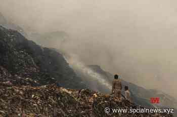 New Delhi:Firefighters work to extinguish fire at Ghazipur landfill. #Gallery - Social News XYZ