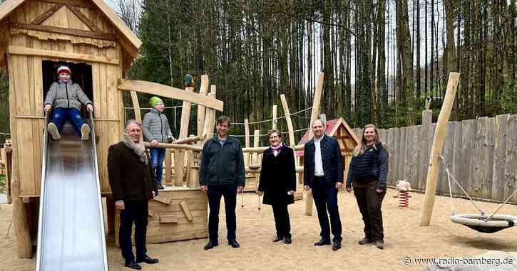 Der integrative Spielplatz im Wildpark Hundshaupten im Landkreis Forchheim ist fertig.