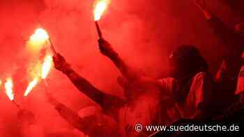 Fußball - Dresden - Geldstrafen für Pyrotechnik kaum Einfluss auf Verhalten - Sport - SZ.de - Süddeutsche Zeitung - SZ.de