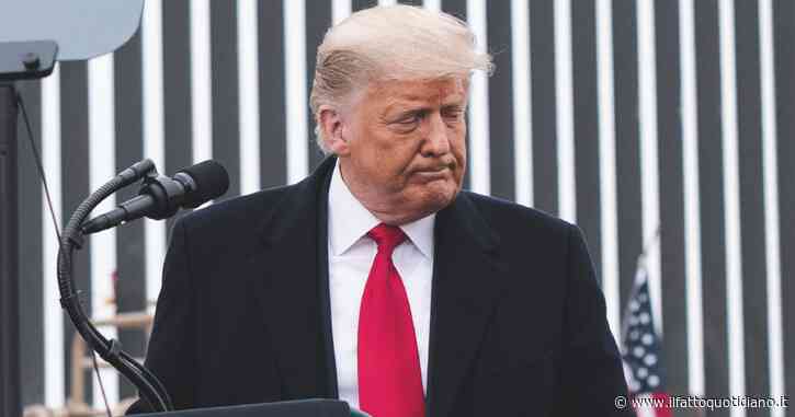 Donald Trump, il giornalista lo smentisce sulle accuse di frodi elettorali nel 2020. Lui si alza e se ne va: “Lei è molto disonesto”