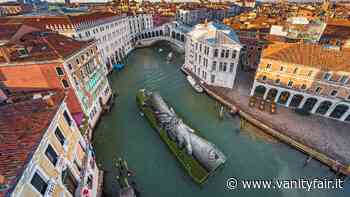 Saype, e l'«affresco su erba» nel Canal Grande - Vanity Fair Italia