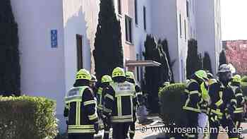 Zimmerbrand ruft Feuerwehr auf den Plan – Rettungshubschrauber im Einsatz