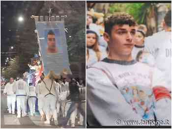 “Ugo Russo era devoto alla Madonna dell’Arco, ecco il perché dello stendardo” - Fanpage.it