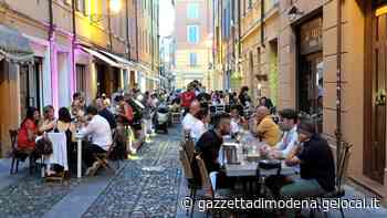 Modena, tavolini sotto le stelle in centro storico: ecco tutte le date - La Gazzetta di Modena