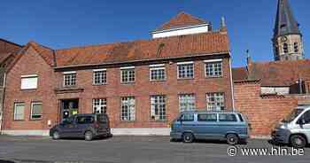 Achtergebouwen van oude gemeentehuis gaan tegen de grond - Het Laatste Nieuws