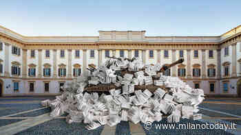 Un carro armato coperto di libri verrà messo davanti a Palazzo Reale - MilanoToday.it