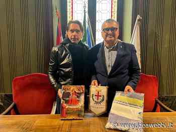 L’ex bomber Enrico Chiesa in visita ad Alba - IdeaWebTv