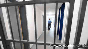 Betrunkener Reifenstecher erlebt unfreiwillige Rückkehr in „Hotel Polizei“