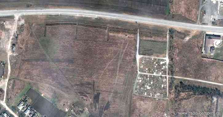 Satellitenaufnahmen sollen Massengrab bei Mariupol zeigen