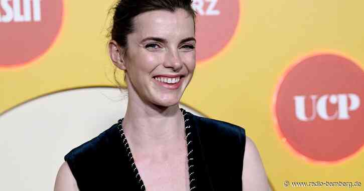 Betty Gilpin: Wurde am Set in Leichensack vergessen