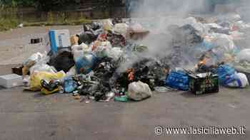 Catania, a fuoco una marea di “munnizza” - lasiciliaweb | Notizie di Sicilia