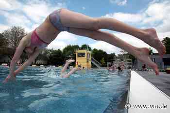 Fahrradfahrer schwimmen kostenlos