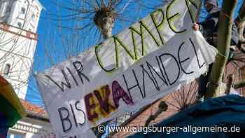 Aktivisten des Klimacamps greifen Oberbürgermeisterin Eva Weber an