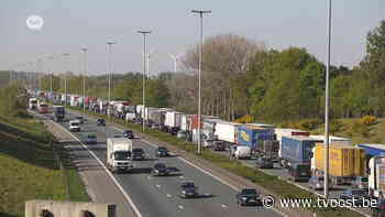 Anderhalf uur file op E17 richting Gent na ongeval in Lokeren - TV Oost