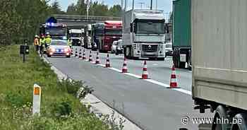 Twee rijstroken versperd op de E17 ter hoogte van Lokeren - Het Laatste Nieuws