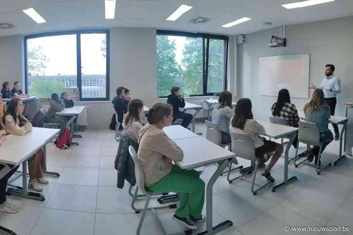 Topbedrijven op bezoek bij jonge studenten