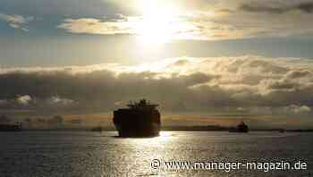 Schifffahrt: Containerschiffe stauen sich vor Helgoland