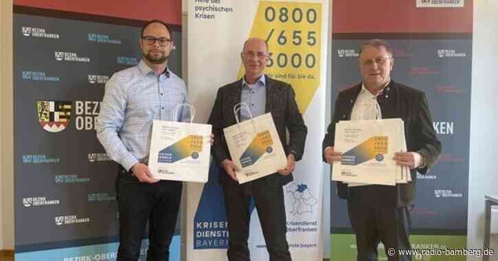 Angebot bekannter machen: 5000 Papiertüten mit Krisendienst-Logo