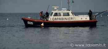 Tragica scoperta nel lago di Garda: ritrovato il cadavere di una ragazza di 30 anni - il Dolomiti